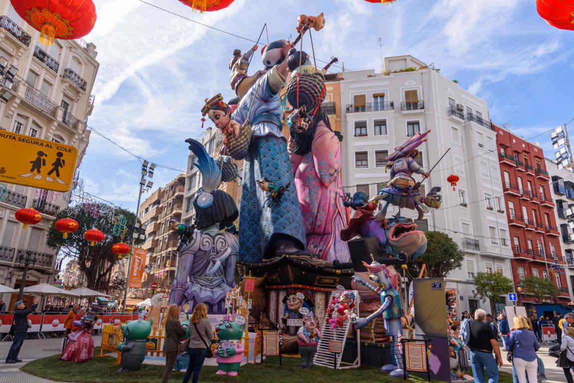 Valencia - fallas 2023 - 5 premio - falla Sueca-Literato Azorín - Crisistunidad ¿Asia on anem! 05.jpg